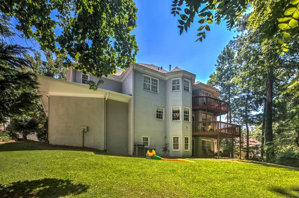 320 Fountain Oaks Lane Ne, Atlanta, Georgia 30342, 4 Bedrooms Bedrooms, ,3 BathroomsBathrooms,Residential,Sold,320 Fountain Oaks Lane Ne,5900389