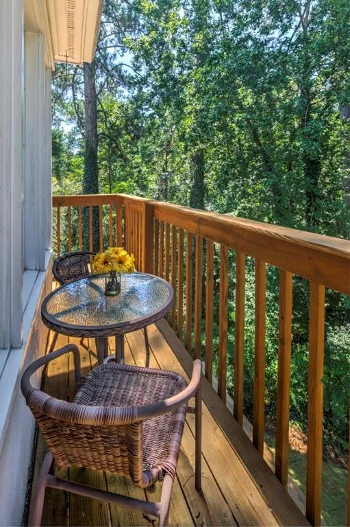 320 Fountain Oaks Lane Ne, Atlanta, Georgia 30342, 4 Bedrooms Bedrooms, ,3 BathroomsBathrooms,Residential,Sold,320 Fountain Oaks Lane Ne,5900389