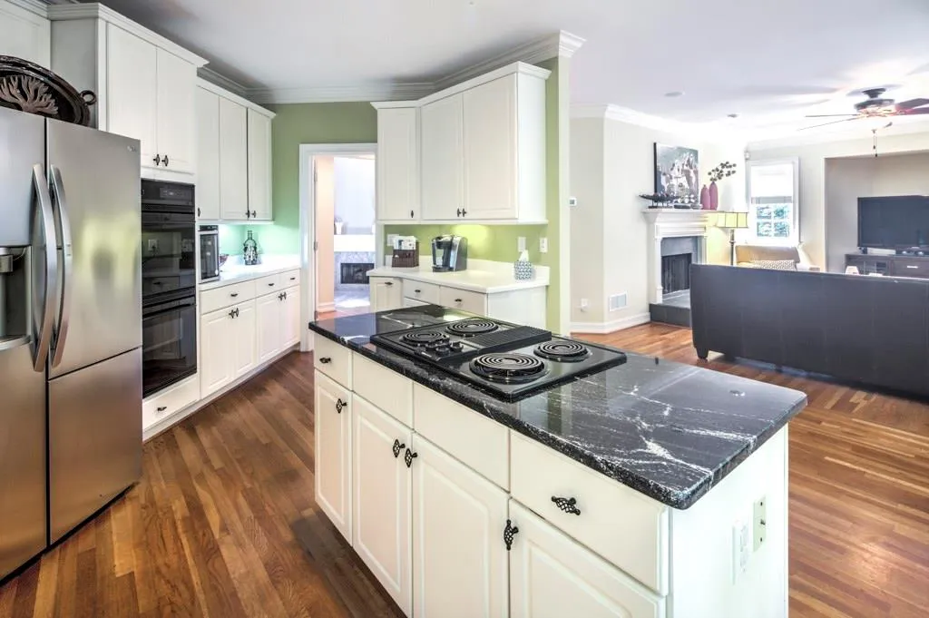 320 Fountain Oaks Lane Ne, Atlanta, Georgia 30342, 4 Bedrooms Bedrooms, ,3 BathroomsBathrooms,Residential,Sold,320 Fountain Oaks Lane Ne,5900389