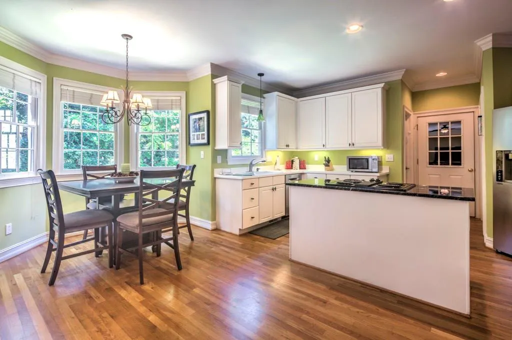 320 Fountain Oaks Lane Ne, Atlanta, Georgia 30342, 4 Bedrooms Bedrooms, ,3 BathroomsBathrooms,Residential,Sold,320 Fountain Oaks Lane Ne,5900389