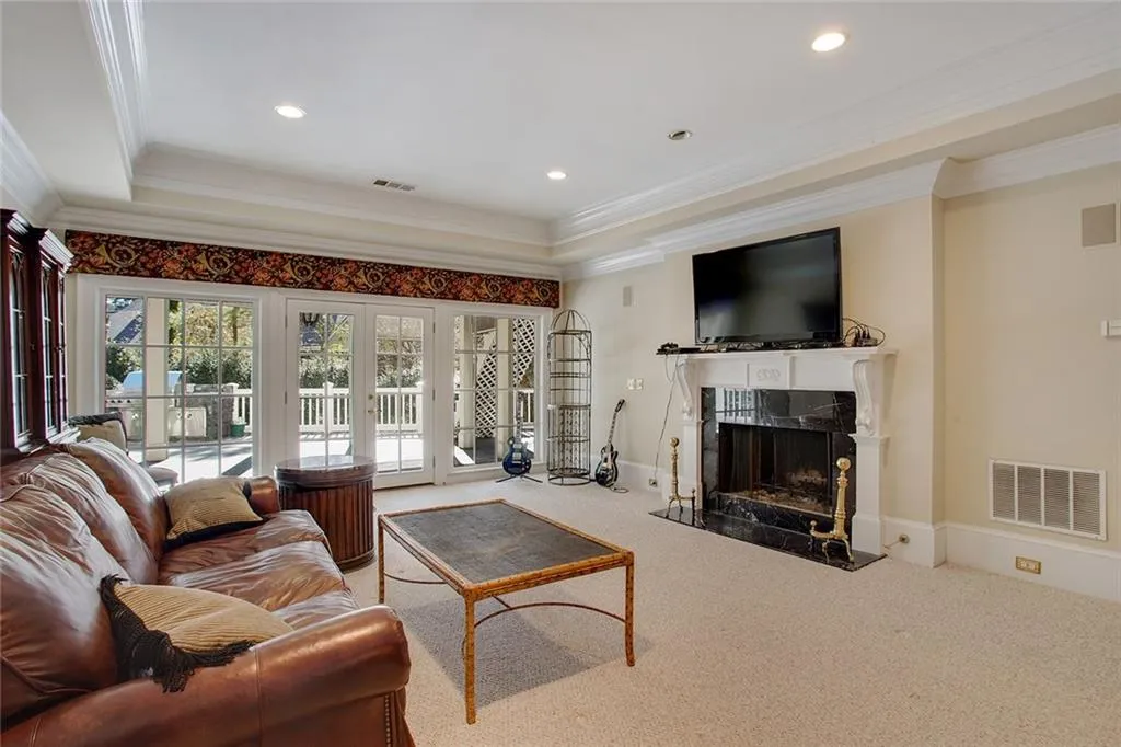 734 Heards Ferry Road, Sandy Springs, Georgia 30328, 5 Bedrooms Bedrooms, ,6 BathroomsBathrooms,Residential,Sold,734 Heards Ferry Road,5749017