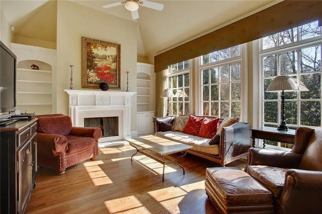 734 Heards Ferry Road, Sandy Springs, Georgia 30328, 5 Bedrooms Bedrooms, ,6 BathroomsBathrooms,Residential,Sold,734 Heards Ferry Road,5749017