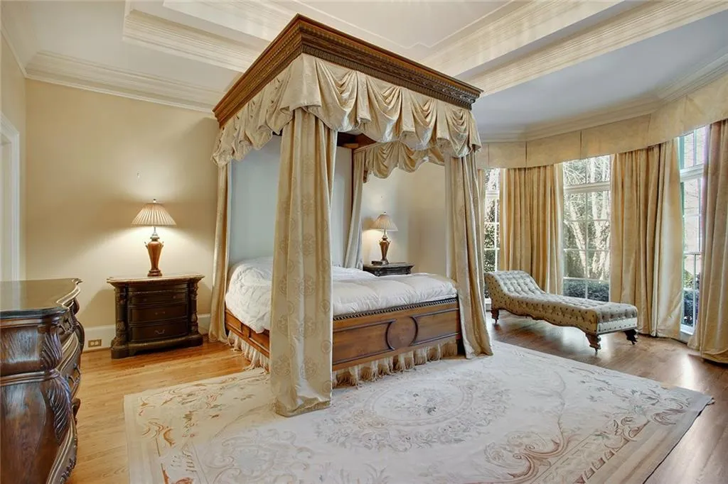 734 Heards Ferry Road, Sandy Springs, Georgia 30328, 5 Bedrooms Bedrooms, ,6 BathroomsBathrooms,Residential,Sold,734 Heards Ferry Road,5749017