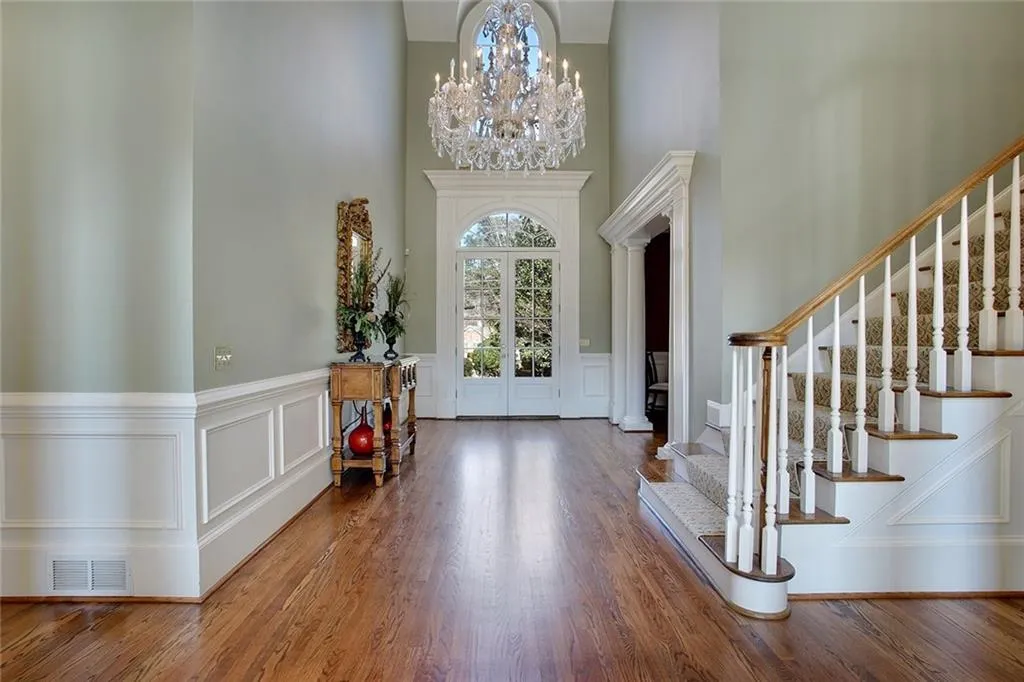 734 Heards Ferry Road, Sandy Springs, Georgia 30328, 5 Bedrooms Bedrooms, ,6 BathroomsBathrooms,Residential,Sold,734 Heards Ferry Road,5749017