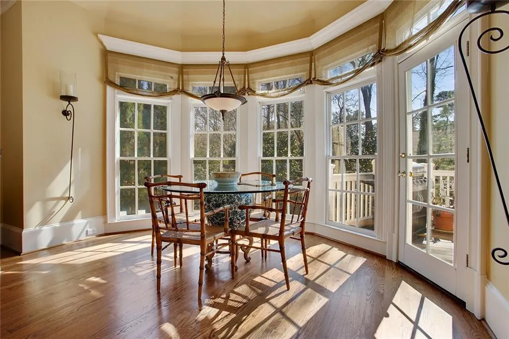 734 Heards Ferry Road, Sandy Springs, Georgia 30328, 5 Bedrooms Bedrooms, ,6 BathroomsBathrooms,Residential,Sold,734 Heards Ferry Road,5749017