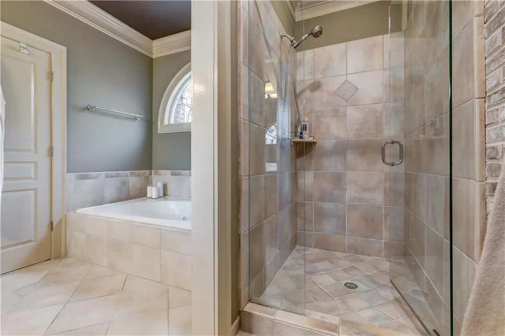 5512 Glenridge Drive Unit M, Atlanta, Georgia 30342, 4 Bedrooms Bedrooms, ,4 BathroomsBathrooms,Residential,Sold,5512 Glenridge Drive Unit M,6849579