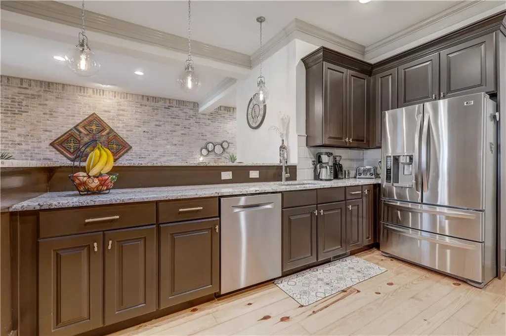 5512 Glenridge Drive Unit M, Atlanta, Georgia 30342, 4 Bedrooms Bedrooms, ,4 BathroomsBathrooms,Residential,Sold,5512 Glenridge Drive Unit M,6849579