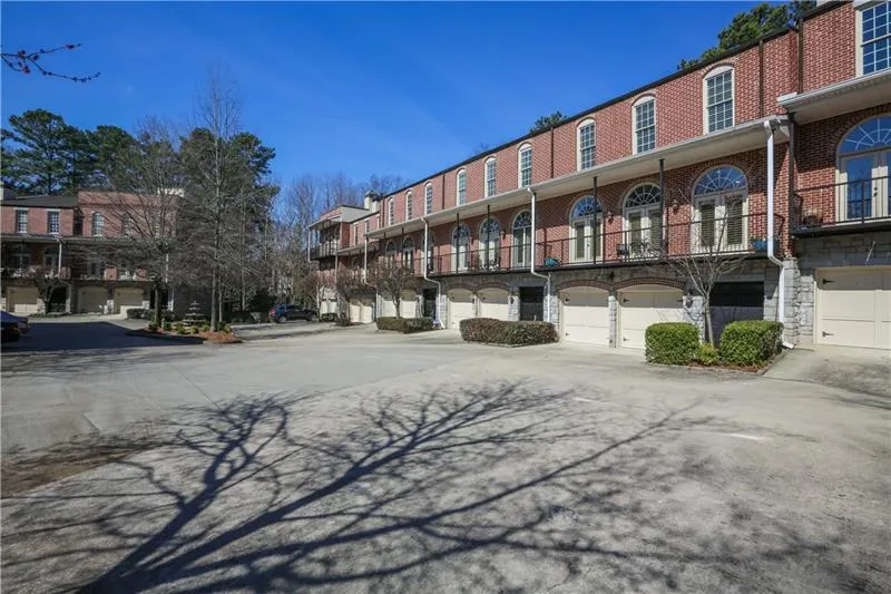 5512 Glenridge Drive Unit M, Atlanta, Georgia 30342, 4 Bedrooms Bedrooms, ,4 BathroomsBathrooms,Residential,Sold,5512 Glenridge Drive Unit M,6849579