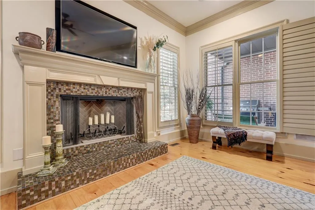 5512 Glenridge Drive Unit M, Atlanta, Georgia 30342, 4 Bedrooms Bedrooms, ,4 BathroomsBathrooms,Residential,Sold,5512 Glenridge Drive Unit M,6849579