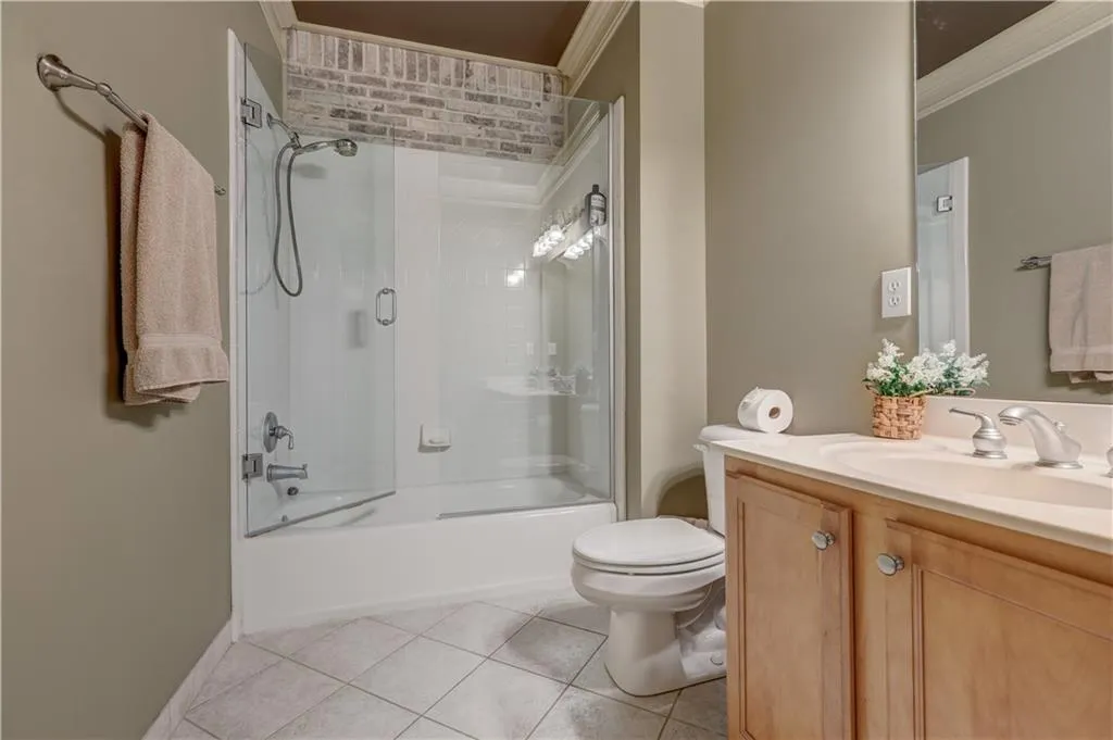 5512 Glenridge Drive Unit M, Atlanta, Georgia 30342, 4 Bedrooms Bedrooms, ,4 BathroomsBathrooms,Residential,Sold,5512 Glenridge Drive Unit M,6849579