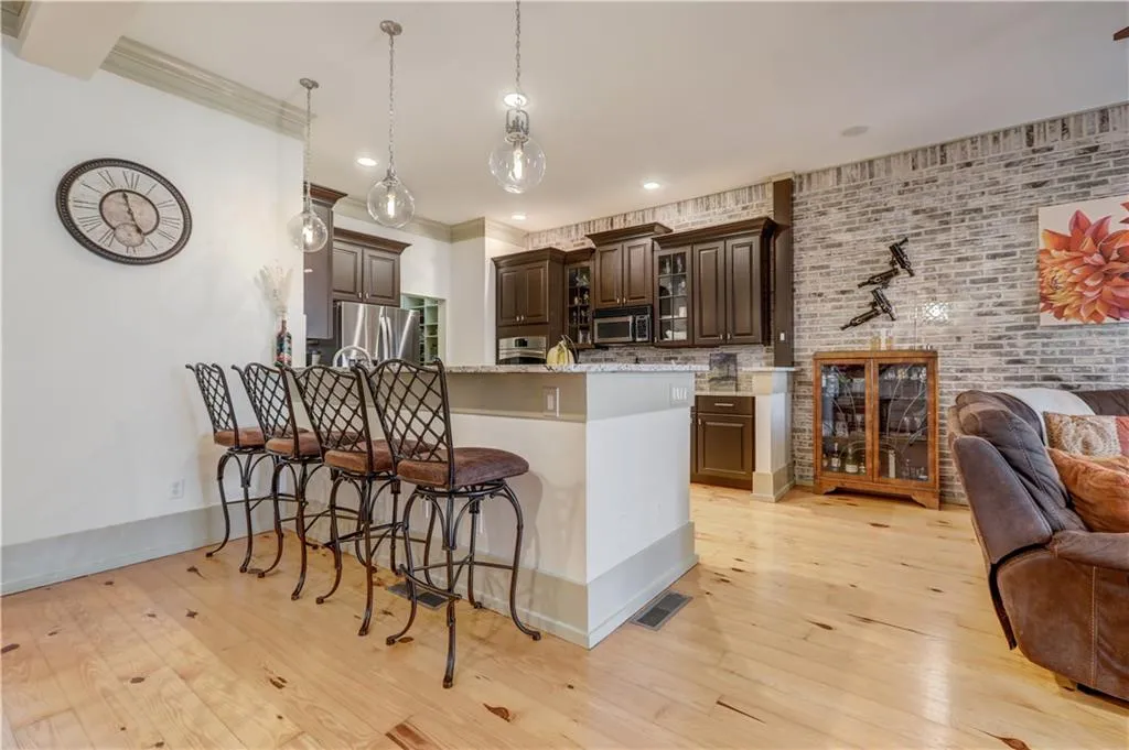 5512 Glenridge Drive Unit M, Atlanta, Georgia 30342, 4 Bedrooms Bedrooms, ,4 BathroomsBathrooms,Residential,Sold,5512 Glenridge Drive Unit M,6849579