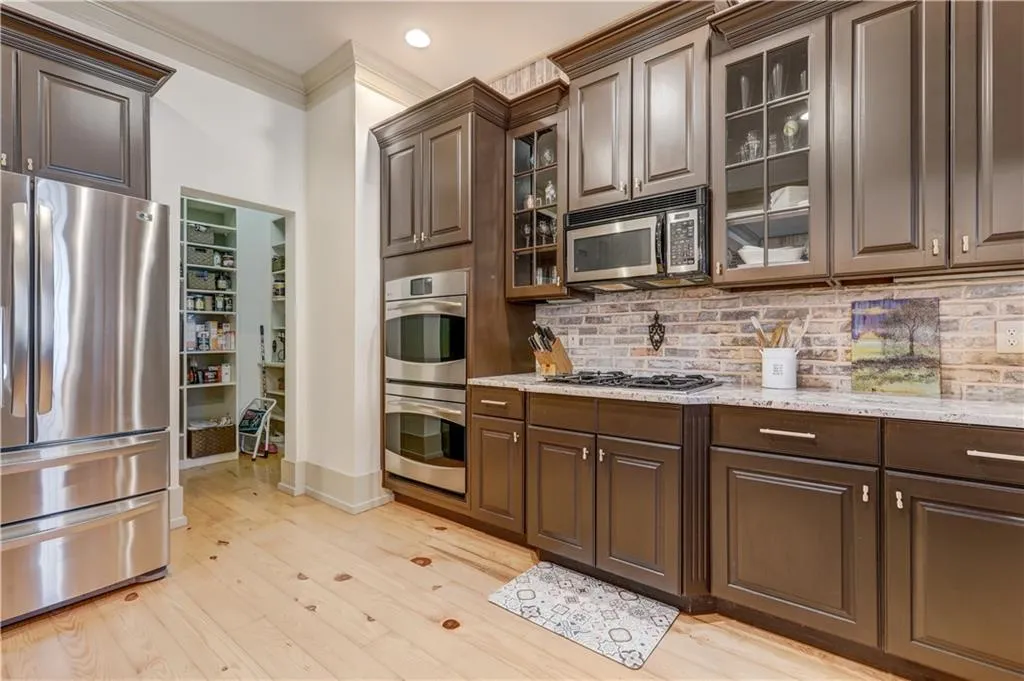 5512 Glenridge Drive Unit M, Atlanta, Georgia 30342, 4 Bedrooms Bedrooms, ,4 BathroomsBathrooms,Residential,Sold,5512 Glenridge Drive Unit M,6849579