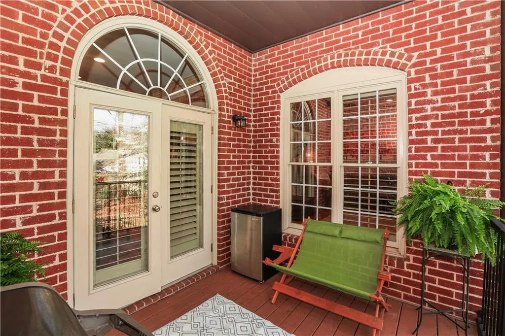 5512 Glenridge Drive Unit M, Atlanta, Georgia 30342, 4 Bedrooms Bedrooms, ,4 BathroomsBathrooms,Residential,Sold,5512 Glenridge Drive Unit M,6849579