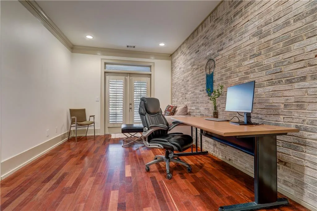 5512 Glenridge Drive Unit M, Atlanta, Georgia 30342, 4 Bedrooms Bedrooms, ,4 BathroomsBathrooms,Residential,Sold,5512 Glenridge Drive Unit M,6849579