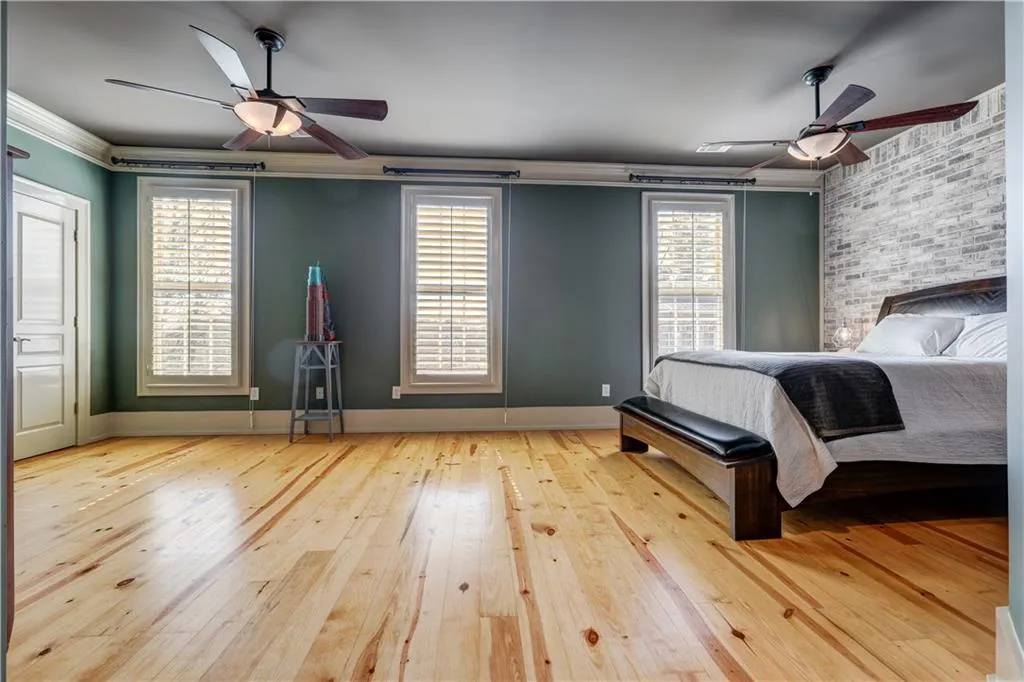 5512 Glenridge Drive Unit M, Atlanta, Georgia 30342, 4 Bedrooms Bedrooms, ,4 BathroomsBathrooms,Residential,Sold,5512 Glenridge Drive Unit M,6849579