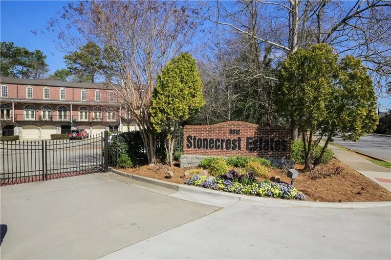 5512 Glenridge Drive Unit M, Atlanta, Georgia 30342, 4 Bedrooms Bedrooms, ,4 BathroomsBathrooms,Residential,Sold,5512 Glenridge Drive Unit M,6849579