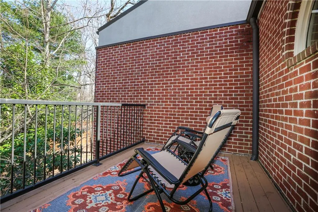 5512 Glenridge Drive Unit M, Atlanta, Georgia 30342, 4 Bedrooms Bedrooms, ,4 BathroomsBathrooms,Residential,Sold,5512 Glenridge Drive Unit M,6849579