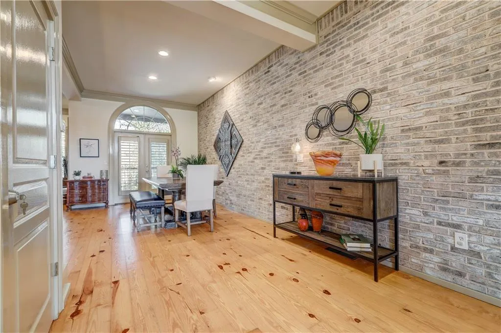 5512 Glenridge Drive Unit M, Atlanta, Georgia 30342, 4 Bedrooms Bedrooms, ,4 BathroomsBathrooms,Residential,Sold,5512 Glenridge Drive Unit M,6849579