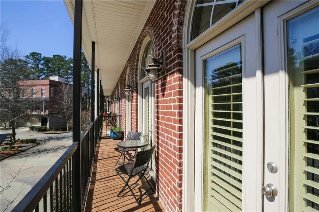 5512 Glenridge Drive Unit M, Atlanta, Georgia 30342, 4 Bedrooms Bedrooms, ,4 BathroomsBathrooms,Residential,Sold,5512 Glenridge Drive Unit M,6849579
