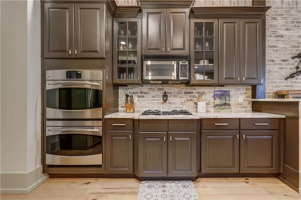 5512 Glenridge Drive Unit M, Atlanta, Georgia 30342, 4 Bedrooms Bedrooms, ,4 BathroomsBathrooms,Residential,Sold,5512 Glenridge Drive Unit M,6849579