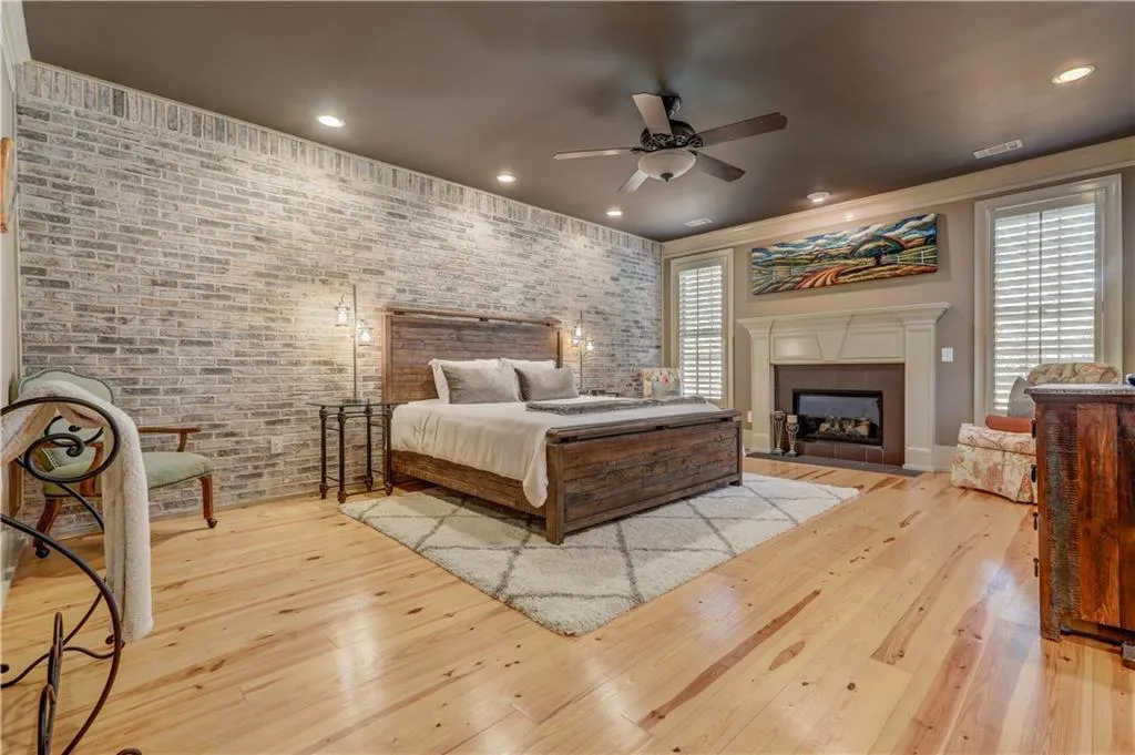 5512 Glenridge Drive Unit M, Atlanta, Georgia 30342, 4 Bedrooms Bedrooms, ,4 BathroomsBathrooms,Residential,Sold,5512 Glenridge Drive Unit M,6849579