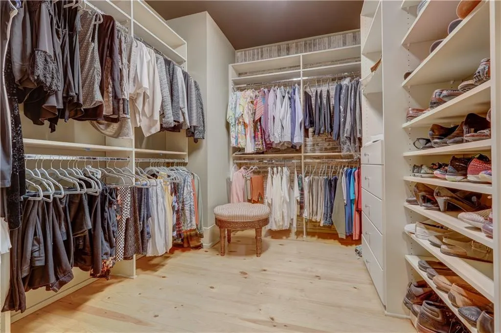 5512 Glenridge Drive Unit M, Atlanta, Georgia 30342, 4 Bedrooms Bedrooms, ,4 BathroomsBathrooms,Residential,Sold,5512 Glenridge Drive Unit M,6849579