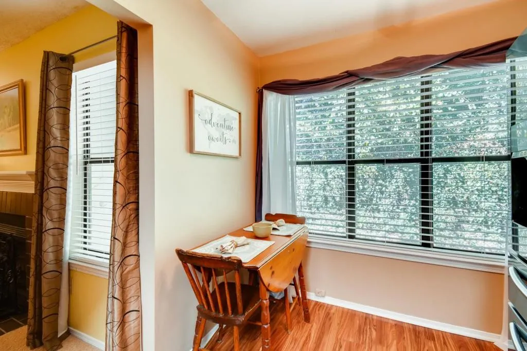 2011 Huntingdon Unit 2011, Atlanta, Georgia 30350, 2 Bedrooms Bedrooms, ,2 BathroomsBathrooms,Residential,Sold,2011 Huntingdon Unit 2011,6619524