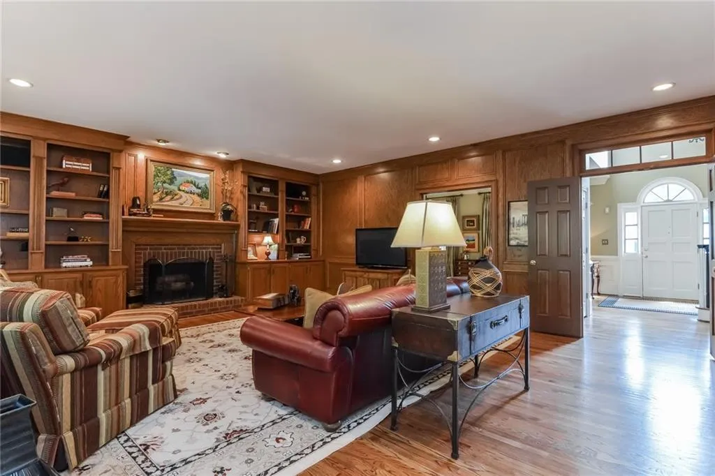 7885 Landowne Drive, Sandy Springs, Georgia 30350, 4 Bedrooms Bedrooms, ,4 BathroomsBathrooms,Residential,Sold,7885 Landowne Drive,5692477