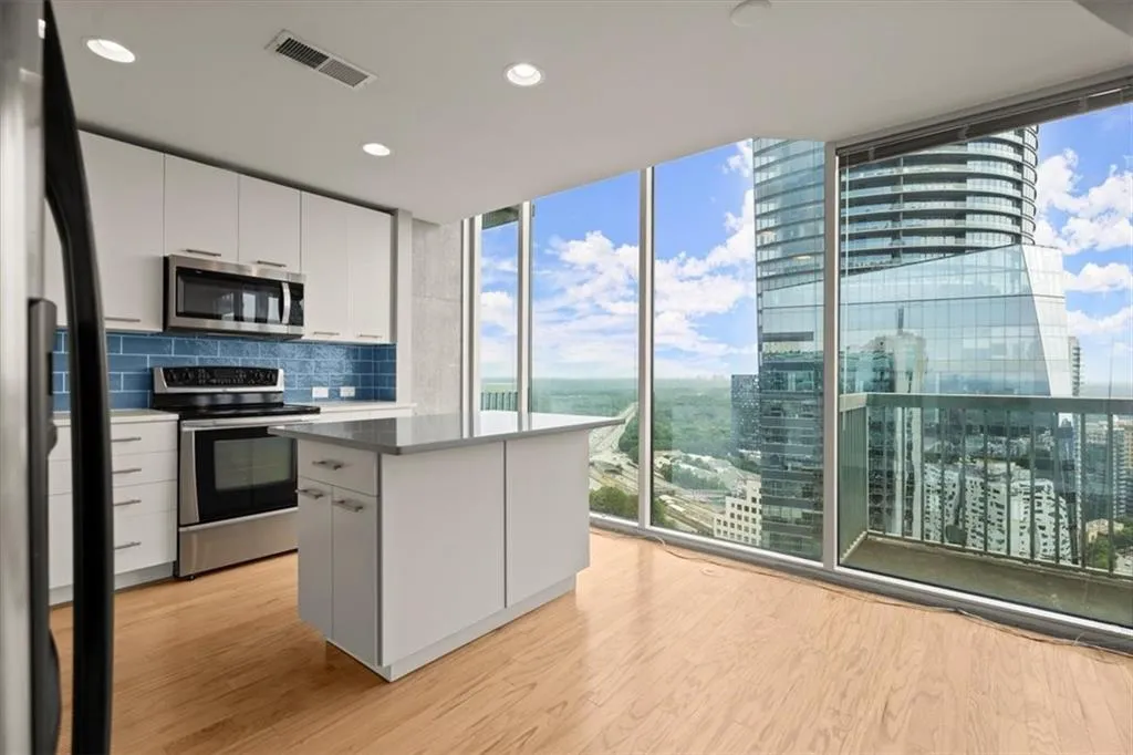 3324 Peachtree Road Ne Unit 2907, Atlanta, Georgia 30326, 1 Bedroom Bedrooms, ,1 BathroomBathrooms,Residential,For Sale,3324 Peachtree Road Ne Unit 2907,7625803