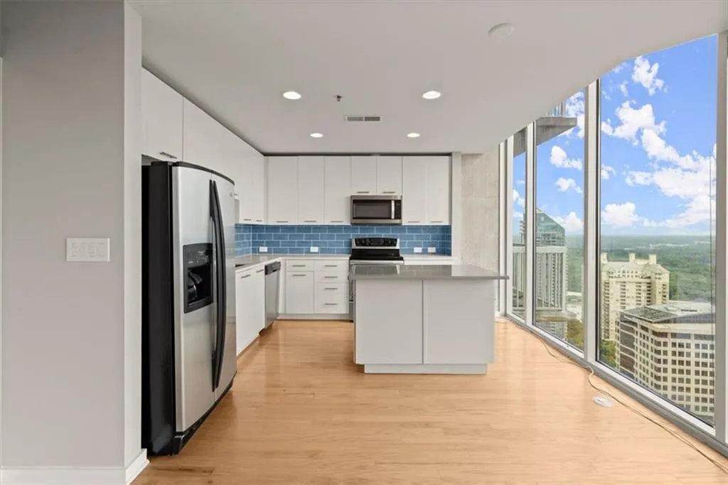3324 Peachtree Road Ne Unit 2907, Atlanta, Georgia 30326, 1 Bedroom Bedrooms, ,1 BathroomBathrooms,Residential,For Sale,3324 Peachtree Road Ne Unit 2907,7625803