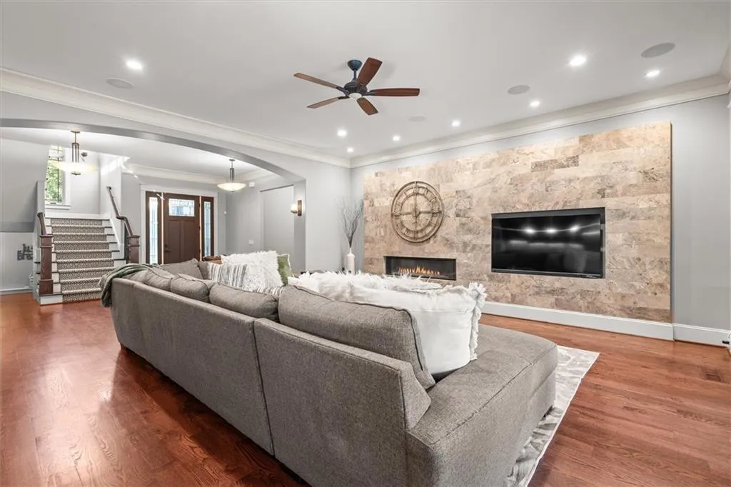 1271 Roxboro Drive Ne, Atlanta, Georgia 30324, 6 Bedrooms Bedrooms, ,5 BathroomsBathrooms,Residential,For Sale,1271 Roxboro Drive Ne,7660864
