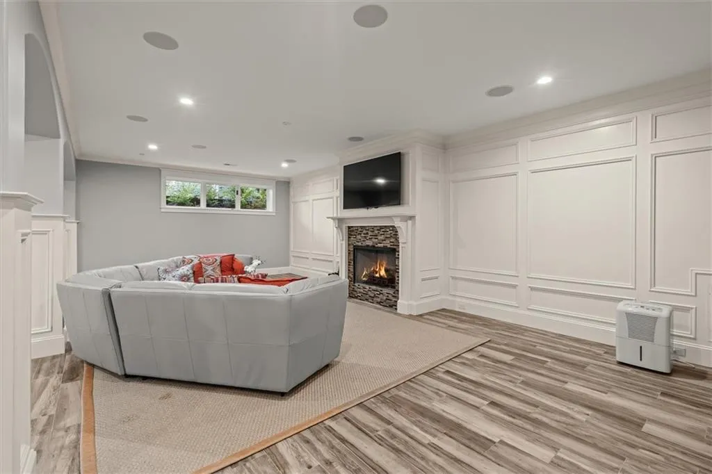 1271 Roxboro Drive Ne, Atlanta, Georgia 30324, 6 Bedrooms Bedrooms, ,5 BathroomsBathrooms,Residential,For Sale,1271 Roxboro Drive Ne,7660864