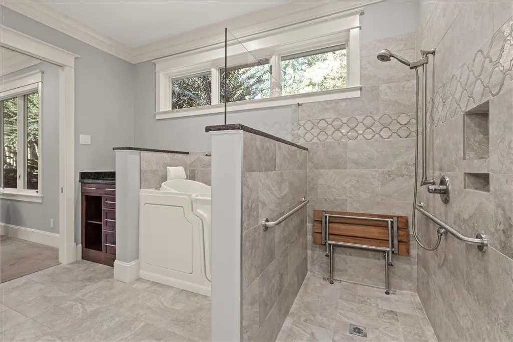 1271 Roxboro Drive Ne, Atlanta, Georgia 30324, 6 Bedrooms Bedrooms, ,5 BathroomsBathrooms,Residential,For Sale,1271 Roxboro Drive Ne,7660864