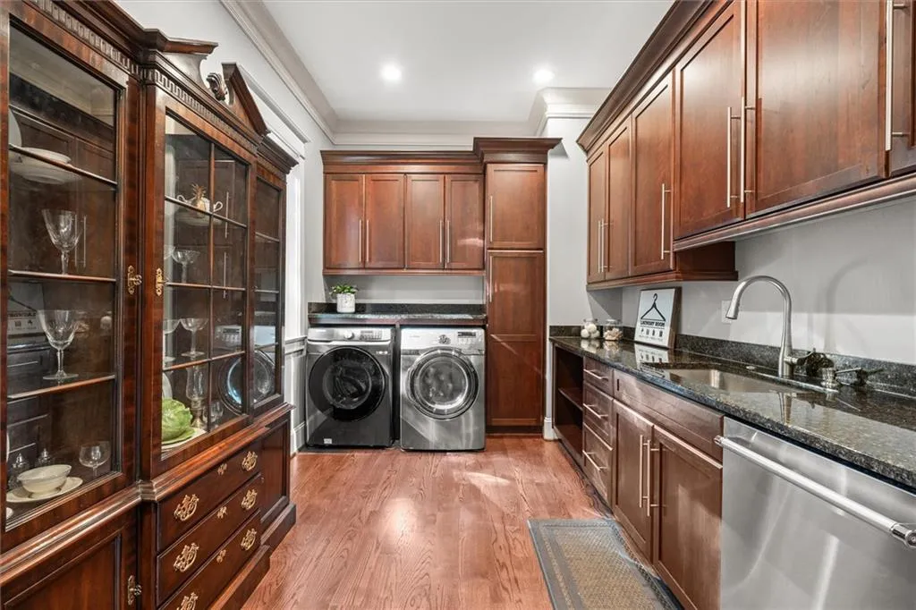 1271 Roxboro Drive Ne, Atlanta, Georgia 30324, 6 Bedrooms Bedrooms, ,5 BathroomsBathrooms,Residential,For Sale,1271 Roxboro Drive Ne,7660864