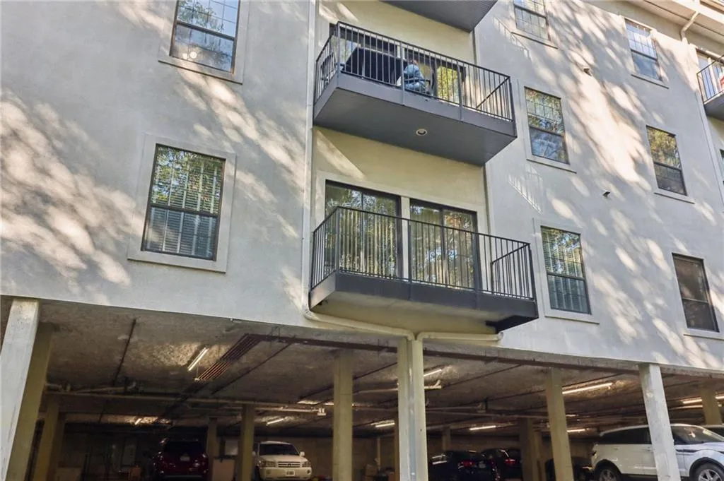 3071 Lenox Road Ne Unit 8, Atlanta, Georgia 30324, 2 Bedrooms Bedrooms, ,2 BathroomsBathrooms,Residential,For Sale,3071 Lenox Road Ne Unit 8,7675120