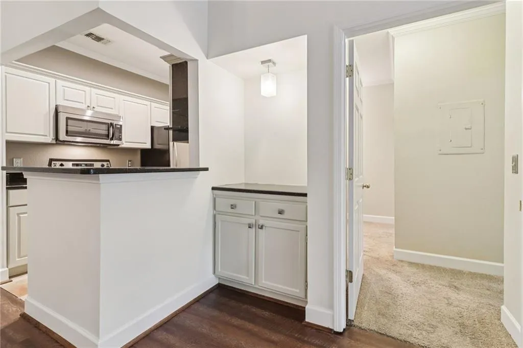 3071 Lenox Road Ne Unit 8, Atlanta, Georgia 30324, 2 Bedrooms Bedrooms, ,2 BathroomsBathrooms,Residential,For Sale,3071 Lenox Road Ne Unit 8,7675120