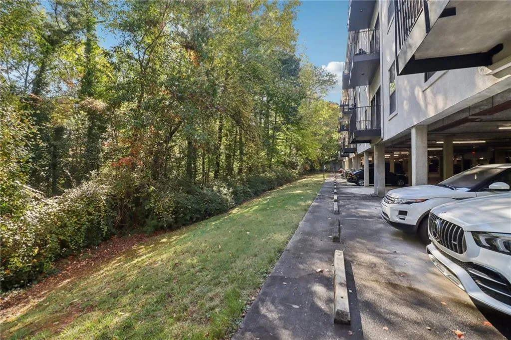 3071 Lenox Road Ne Unit 8, Atlanta, Georgia 30324, 2 Bedrooms Bedrooms, ,2 BathroomsBathrooms,Residential,For Sale,3071 Lenox Road Ne Unit 8,7675120