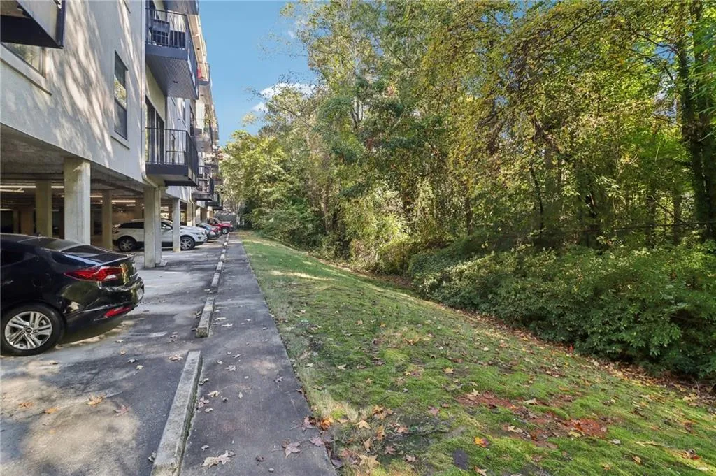 3071 Lenox Road Ne Unit 8, Atlanta, Georgia 30324, 2 Bedrooms Bedrooms, ,2 BathroomsBathrooms,Residential,For Sale,3071 Lenox Road Ne Unit 8,7675120