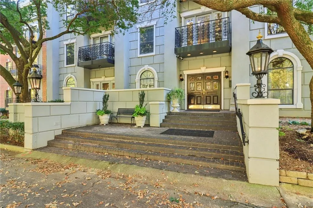 3071 Lenox Road Ne Unit 8, Atlanta, Georgia 30324, 2 Bedrooms Bedrooms, ,2 BathroomsBathrooms,Residential,For Sale,3071 Lenox Road Ne Unit 8,7675120