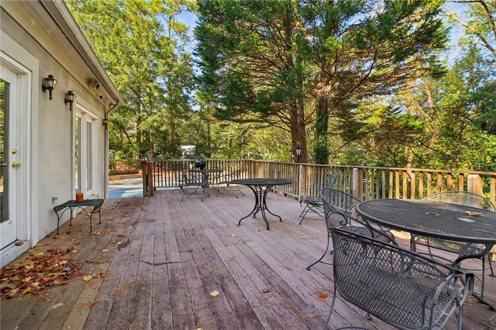 3071 Lenox Road Ne Unit 8, Atlanta, Georgia 30324, 2 Bedrooms Bedrooms, ,2 BathroomsBathrooms,Residential,For Sale,3071 Lenox Road Ne Unit 8,7675120