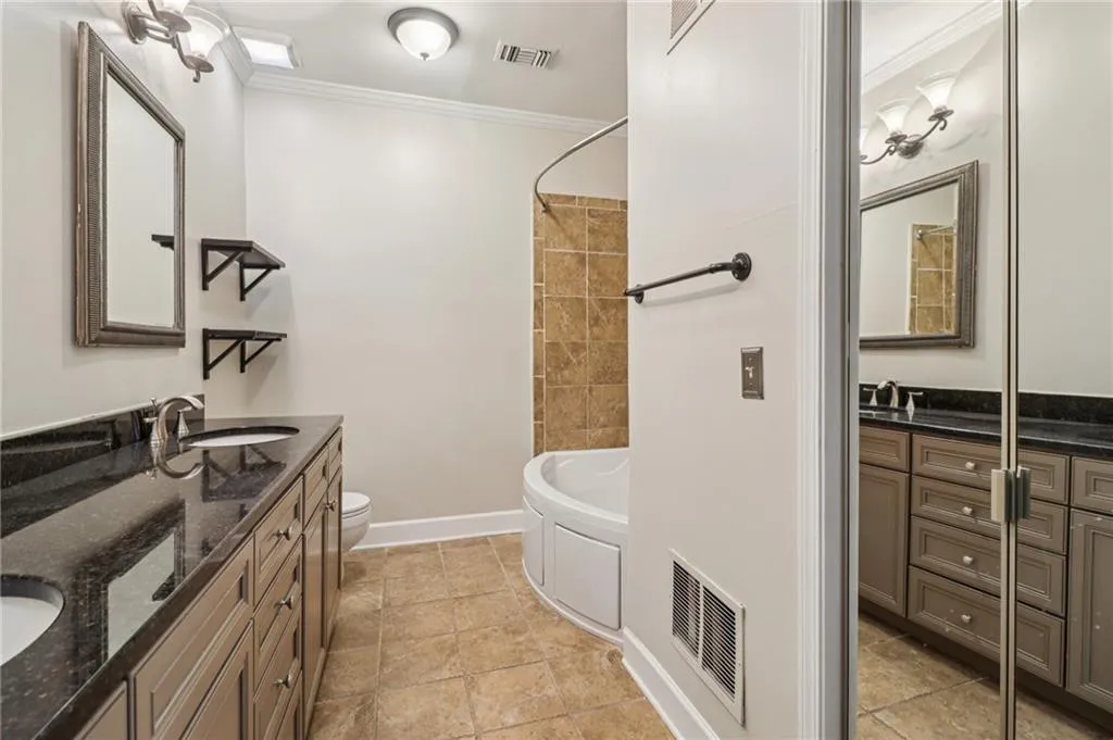 3071 Lenox Road Ne Unit 8, Atlanta, Georgia 30324, 2 Bedrooms Bedrooms, ,2 BathroomsBathrooms,Residential,For Sale,3071 Lenox Road Ne Unit 8,7675120