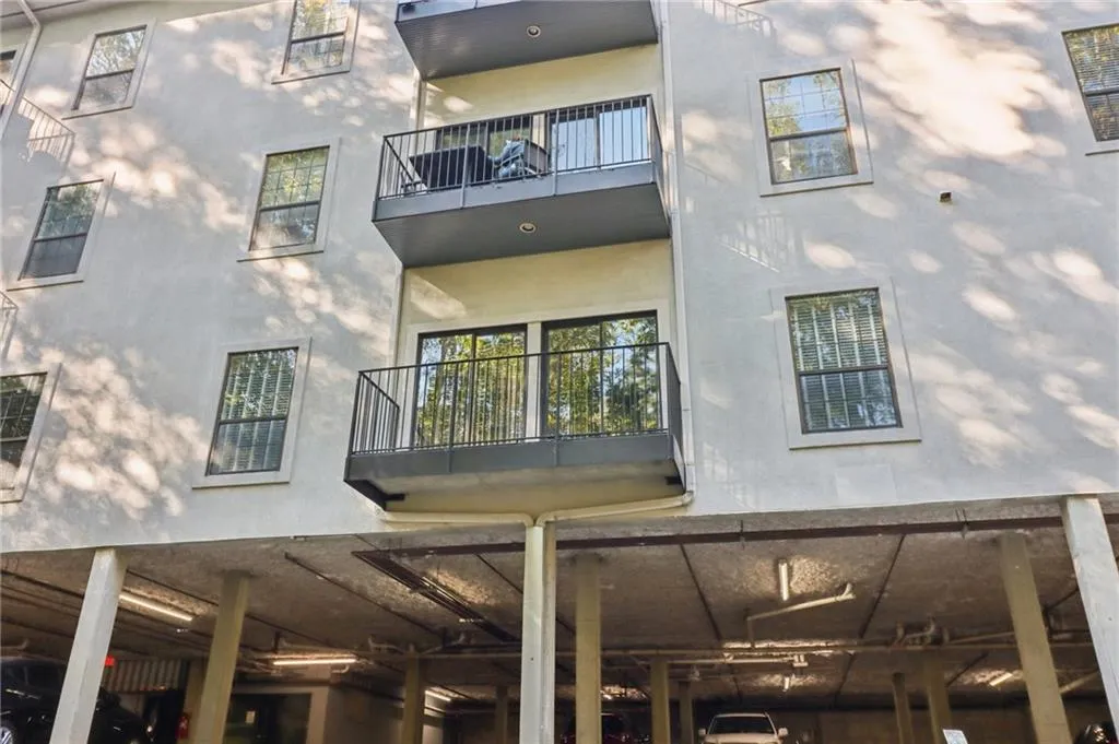 3071 Lenox Road Ne Unit 8, Atlanta, Georgia 30324, 2 Bedrooms Bedrooms, ,2 BathroomsBathrooms,Residential,For Sale,3071 Lenox Road Ne Unit 8,7675120