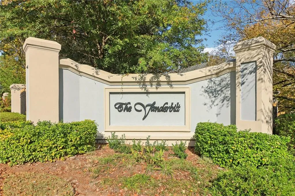 3071 Lenox Road Ne Unit 8, Atlanta, Georgia 30324, 2 Bedrooms Bedrooms, ,2 BathroomsBathrooms,Residential,For Sale,3071 Lenox Road Ne Unit 8,7675120