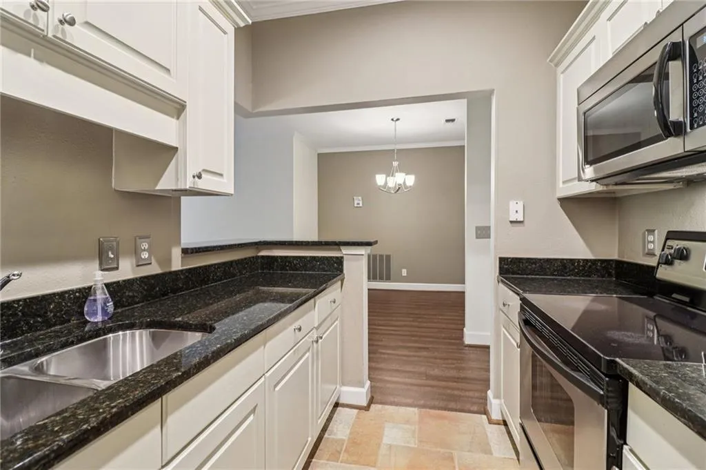 3071 Lenox Road Ne Unit 8, Atlanta, Georgia 30324, 2 Bedrooms Bedrooms, ,2 BathroomsBathrooms,Residential,For Sale,3071 Lenox Road Ne Unit 8,7675120