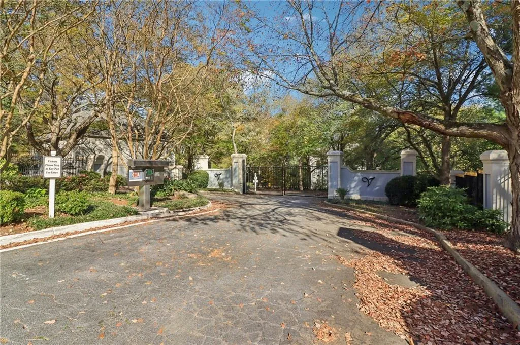 3071 Lenox Road Ne Unit 8, Atlanta, Georgia 30324, 2 Bedrooms Bedrooms, ,2 BathroomsBathrooms,Residential,For Sale,3071 Lenox Road Ne Unit 8,7675120