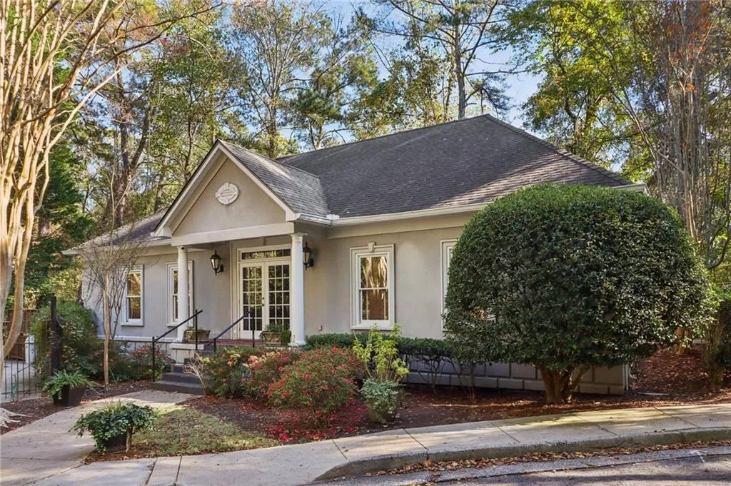 3071 Lenox Road Ne Unit 8, Atlanta, Georgia 30324, 2 Bedrooms Bedrooms, ,2 BathroomsBathrooms,Residential,For Sale,3071 Lenox Road Ne Unit 8,7675120