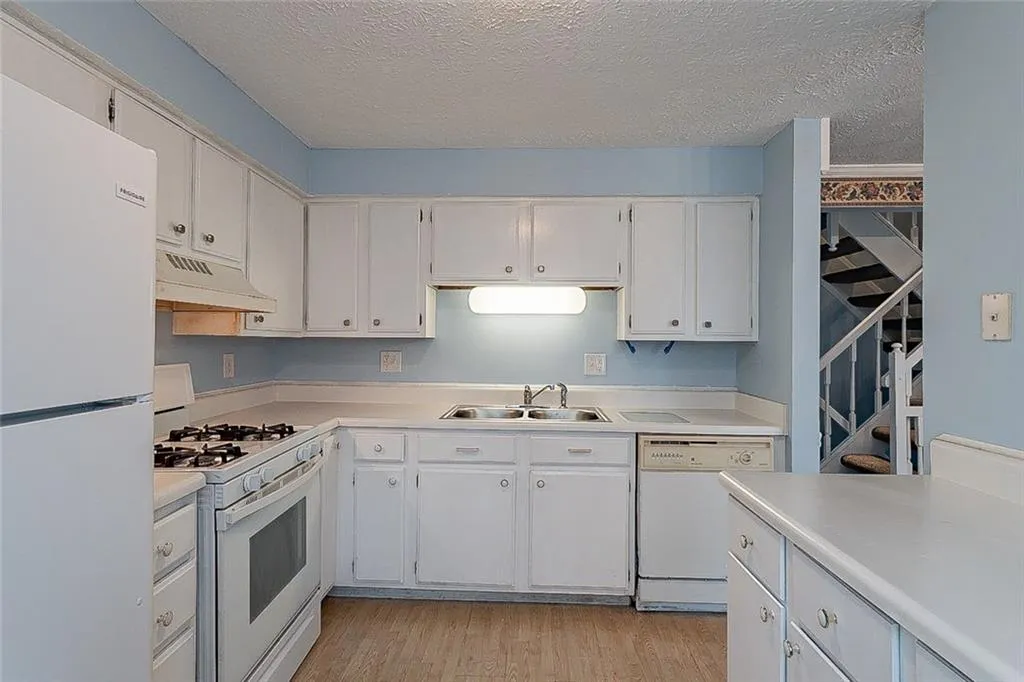 8871 Roberts, Atlanta, Georgia 30350, 2 Bedrooms Bedrooms, ,3 BathroomsBathrooms,Residential,Sold,8871 Roberts,6976191