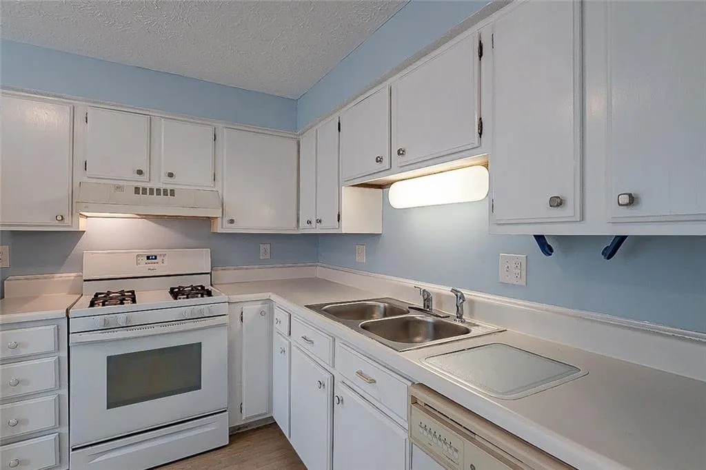 8871 Roberts, Atlanta, Georgia 30350, 2 Bedrooms Bedrooms, ,3 BathroomsBathrooms,Residential,Sold,8871 Roberts,6976191