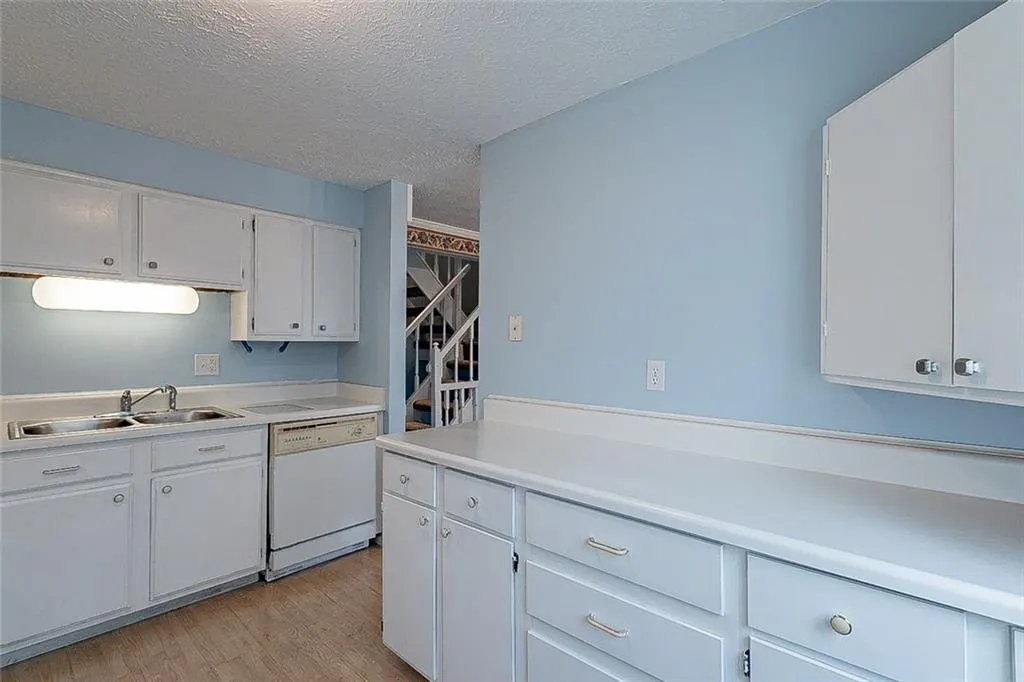 8871 Roberts, Atlanta, Georgia 30350, 2 Bedrooms Bedrooms, ,3 BathroomsBathrooms,Residential,Sold,8871 Roberts,6976191