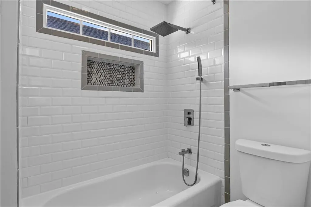 285 Wembley Circle, Atlanta, Georgia 30328, 4 Bedrooms Bedrooms, ,3 BathroomsBathrooms,Residential,Sold,285 Wembley Circle,7710258
